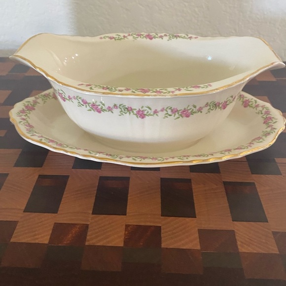 Vtg Cynthia by Syracuse Pink Floral Gold Trim Gravy Boat Attached Under Plate - Picture 7 of 10